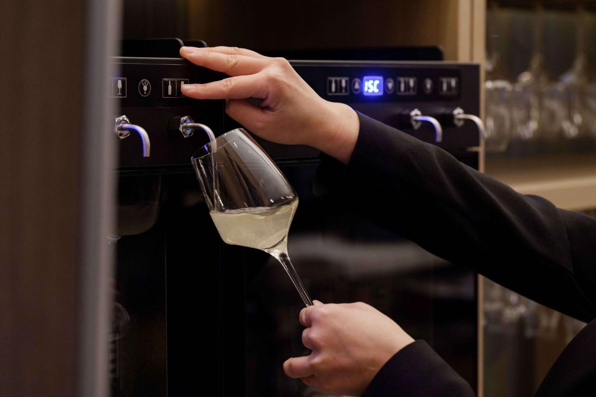 Готель Doubletree By Hilton Тояма Екстер'єр фото
