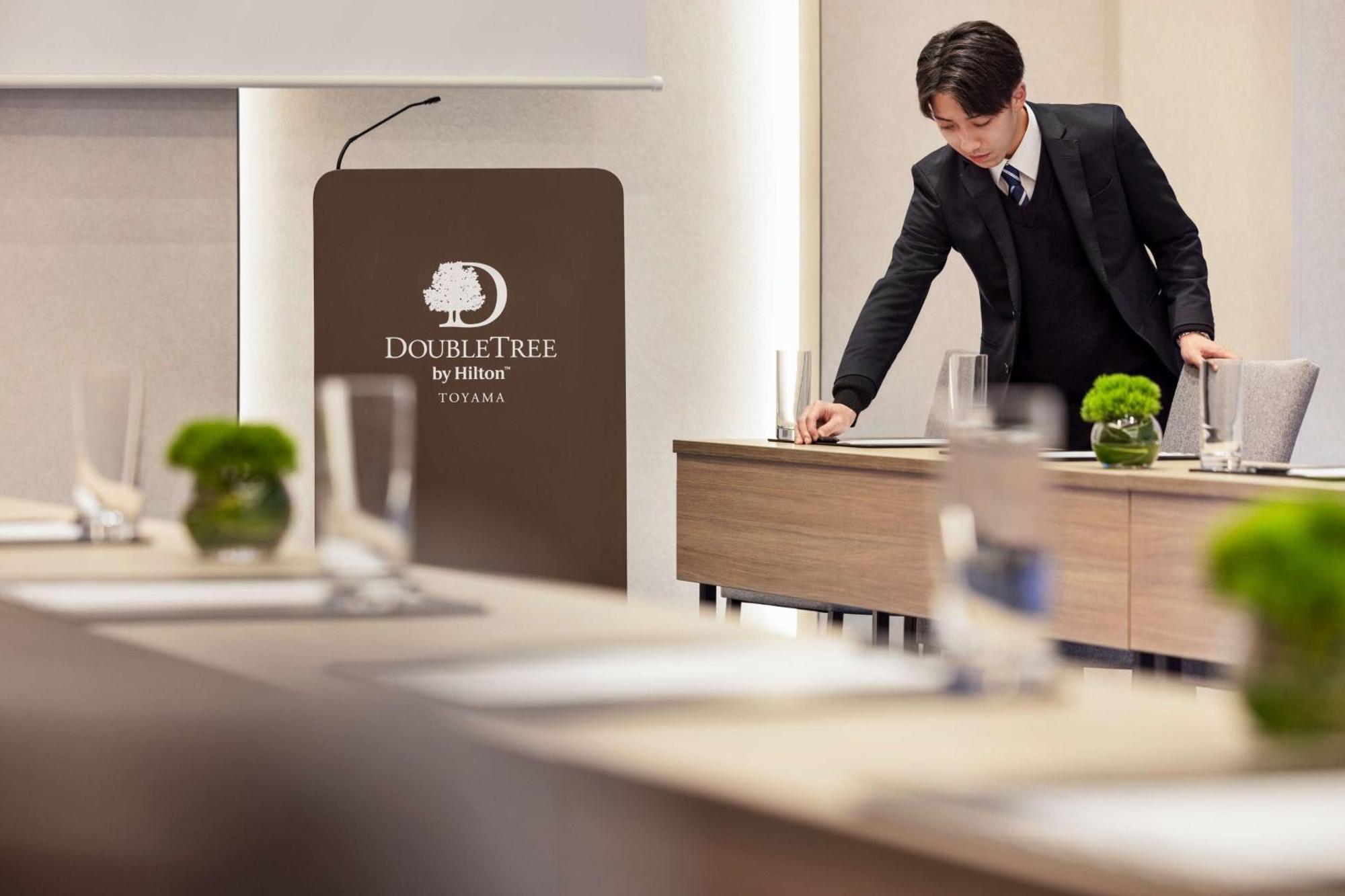 Готель Doubletree By Hilton Тояма Екстер'єр фото