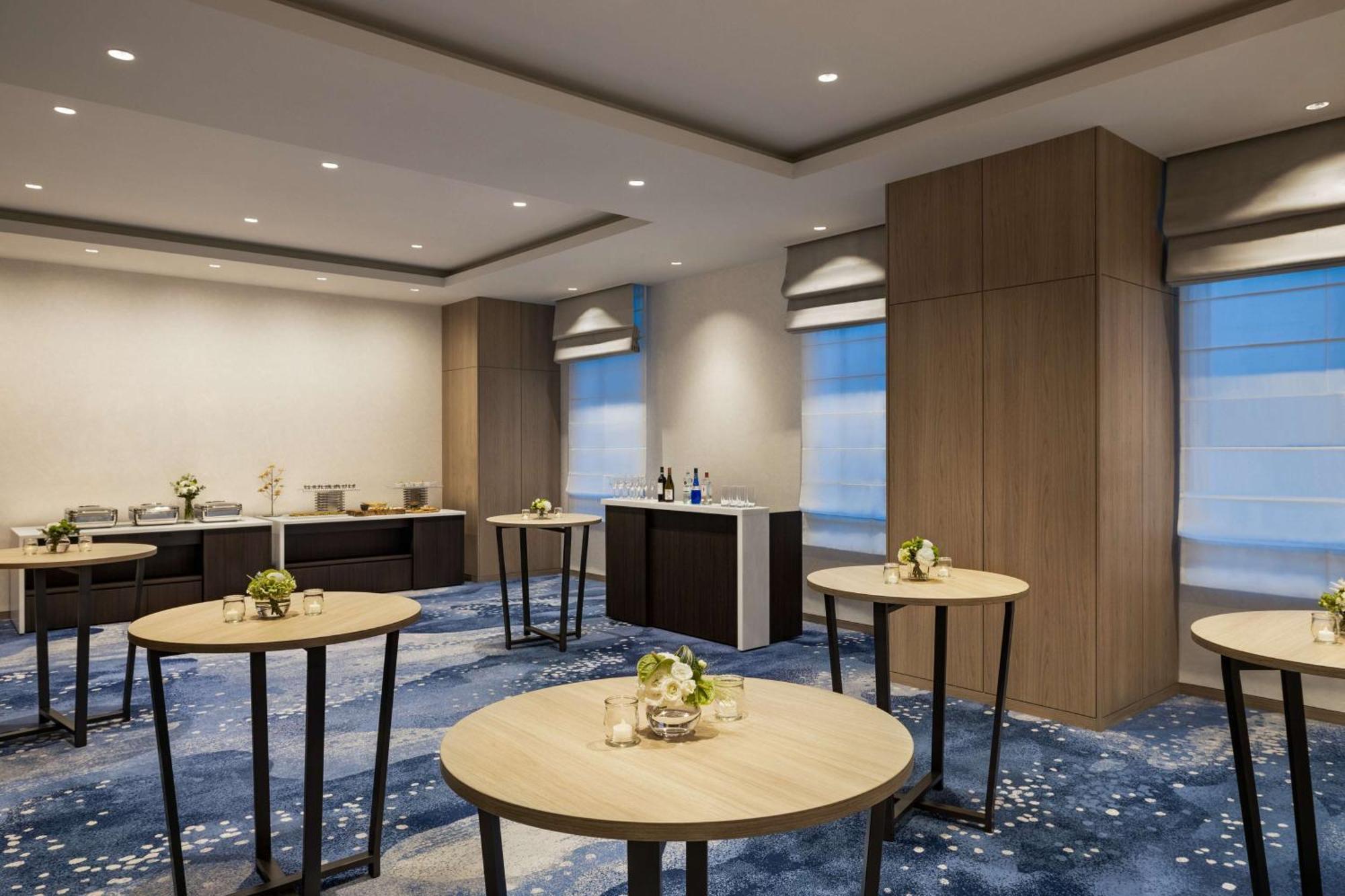 Готель Doubletree By Hilton Тояма Екстер'єр фото