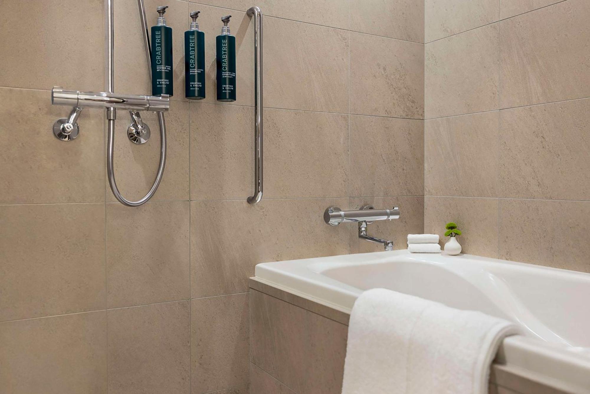 Готель Doubletree By Hilton Тояма Екстер'єр фото